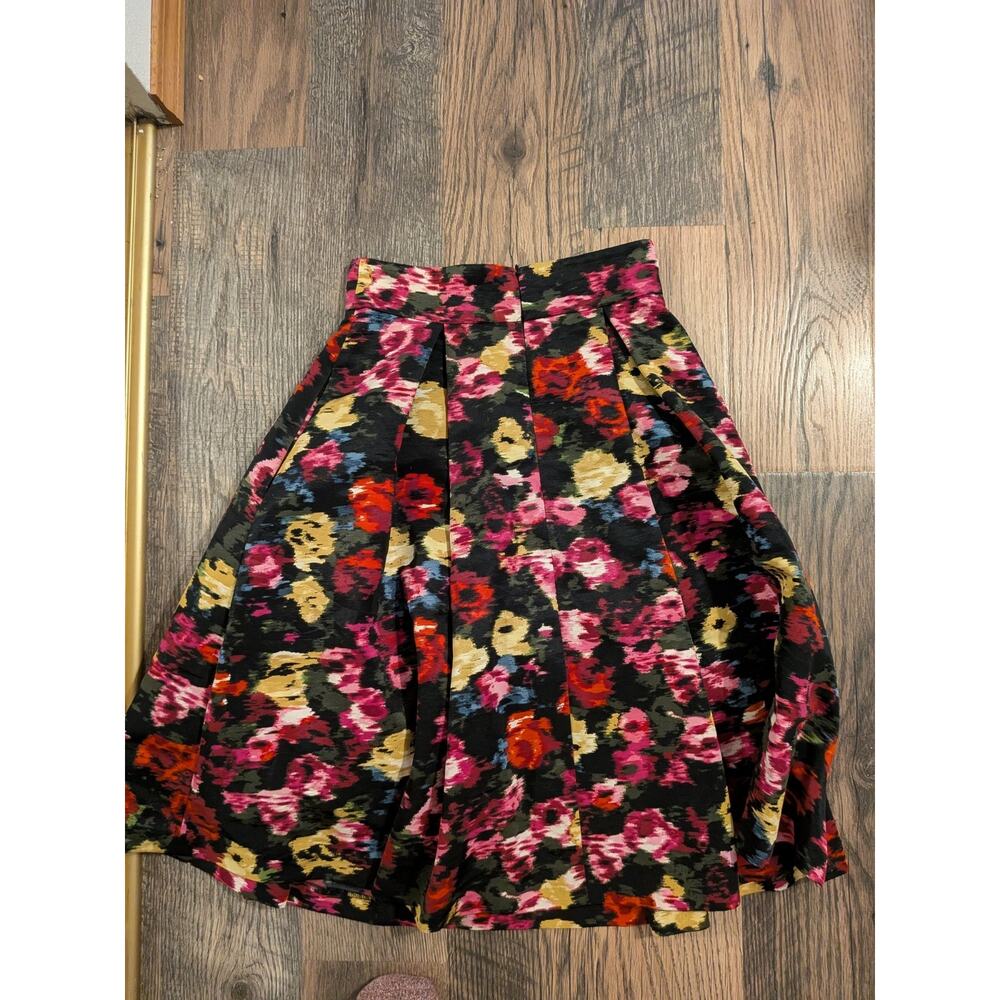 Eliza J floral skirt black and red abstract flowers size 4 with pockets - Picture 6 of 6